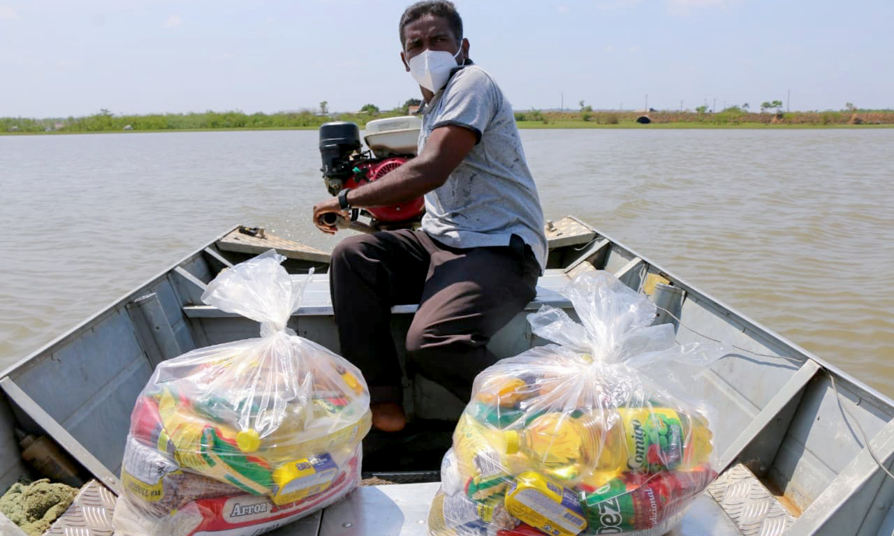 Roberto Carlos Ferreira dos Santos, 50 anos, mora em um assentamento a 40 km da cidade de Filad&eacute;lfia e, junto com a fam&iacute;lia, sobrevive - Foto: Alexandre Alves/Governo do Tocantins