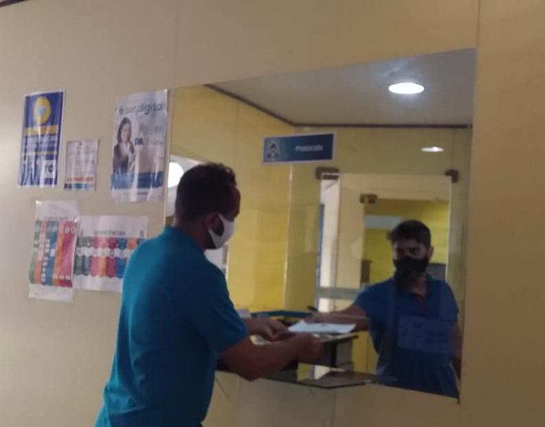 Vereador Soares Filho (SD) durante protocolo do oficio na Ageto solicitando melhorias para as rodovias que dar acesso ao Distrito de Luzimangues &ndash; Foto: Divulga&ccedil;&atilde;o/Assessoria