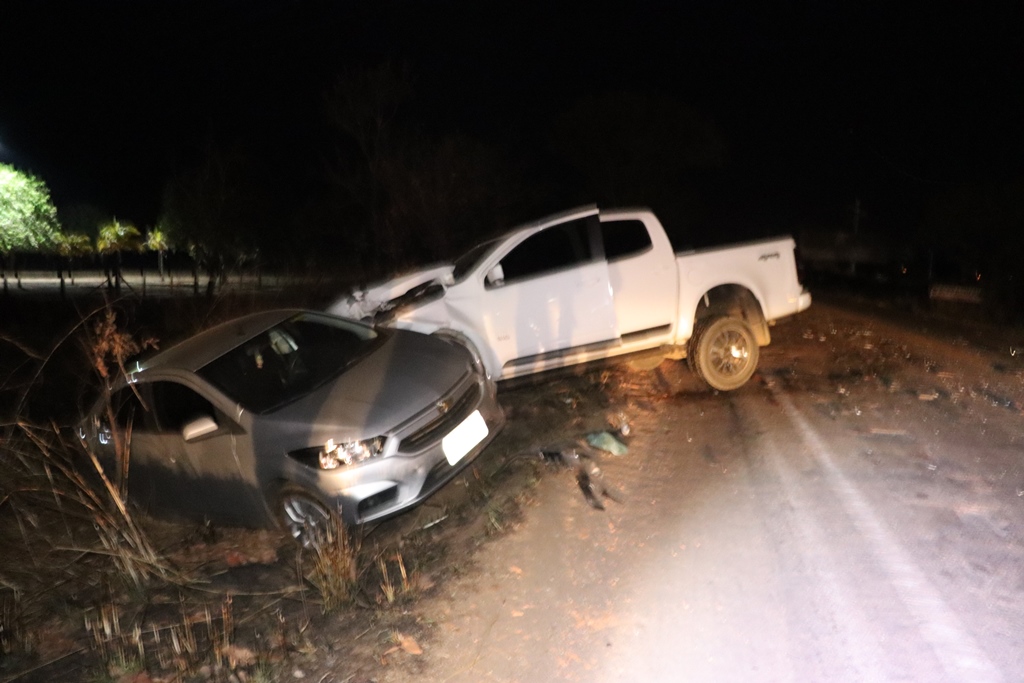 O motorista da caminhonete seguia em alta velocidade, n&atilde;o conseguiu parar e atingiu os carros que seguiam a frente &ndash; Foto: Alessandro Ferreira / Ag&ecirc;ncia Tocantins