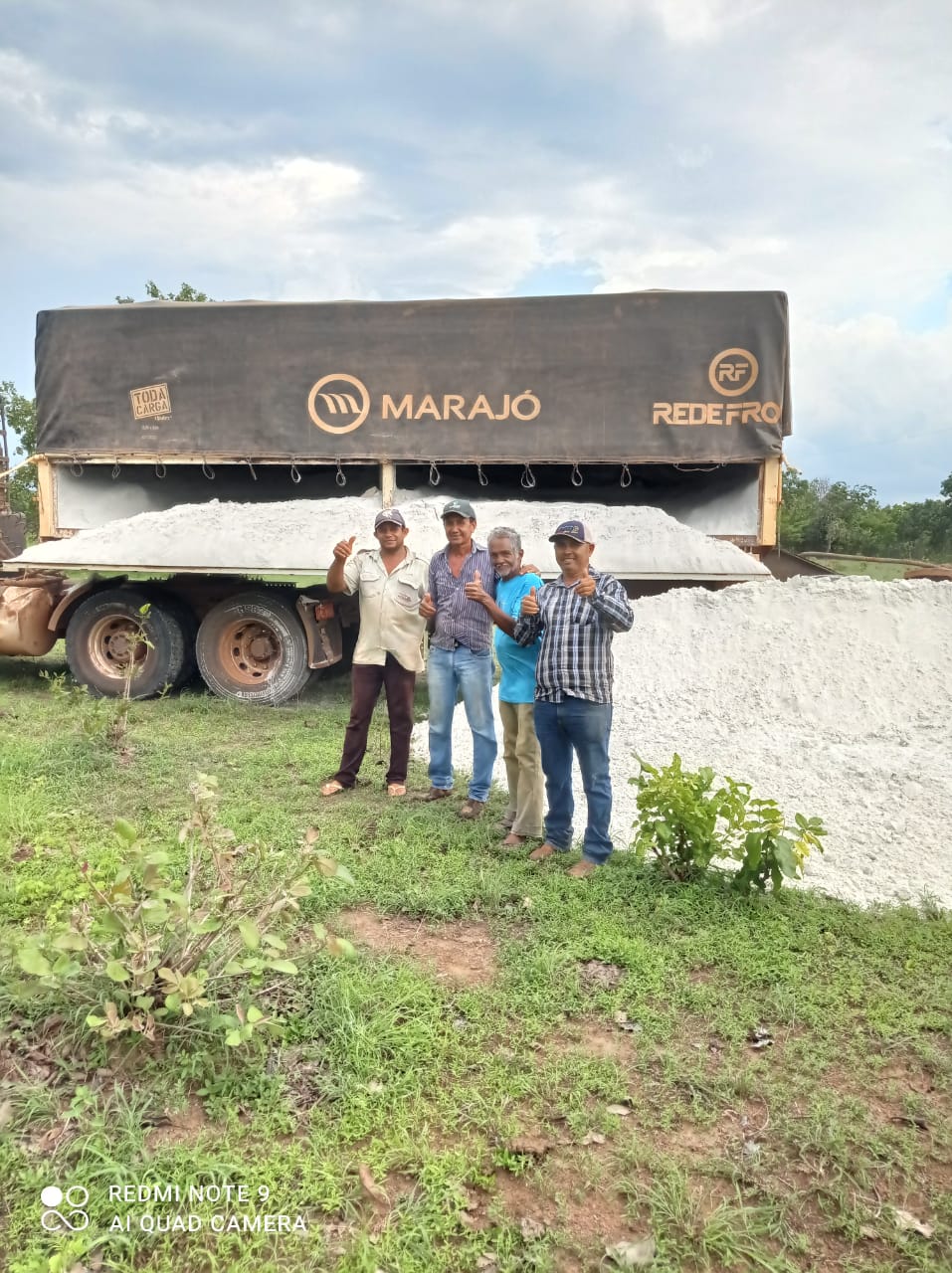 Prefeitura viabilizou o transporte do calc&aacute;rio - Foto: Divulga&ccedil;&atilde;o 