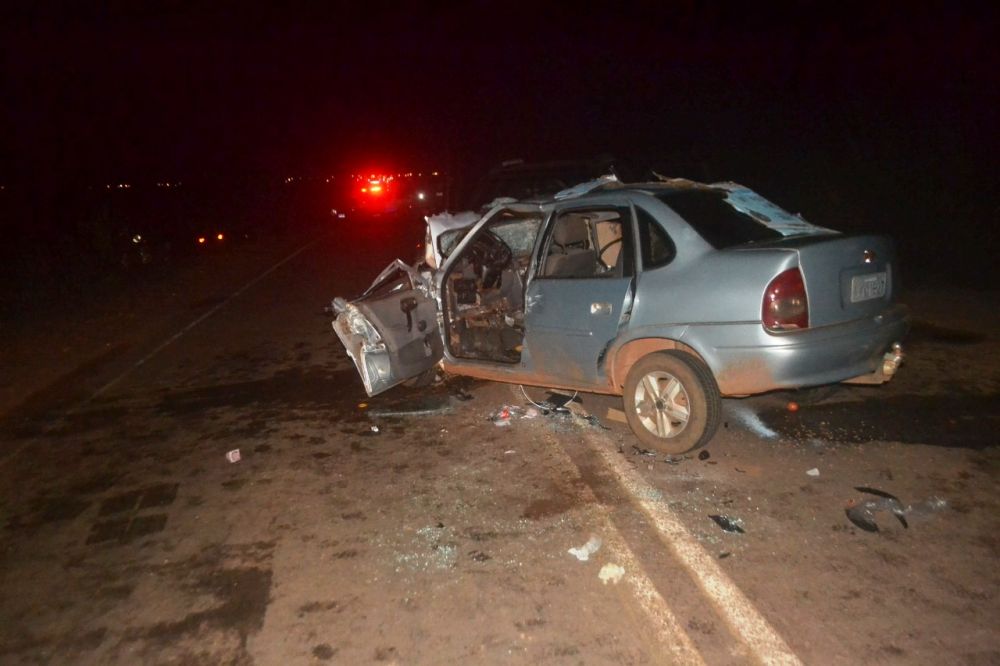 Os dois ve&iacute;culos bateram de frente ap&oacute;s uma tentativa de ultrapassagem em local proibido realizada pelo motorista da caminhonete &ndash; Foto: Edson Gilmar / Ag&ecirc;ncia Tocantins