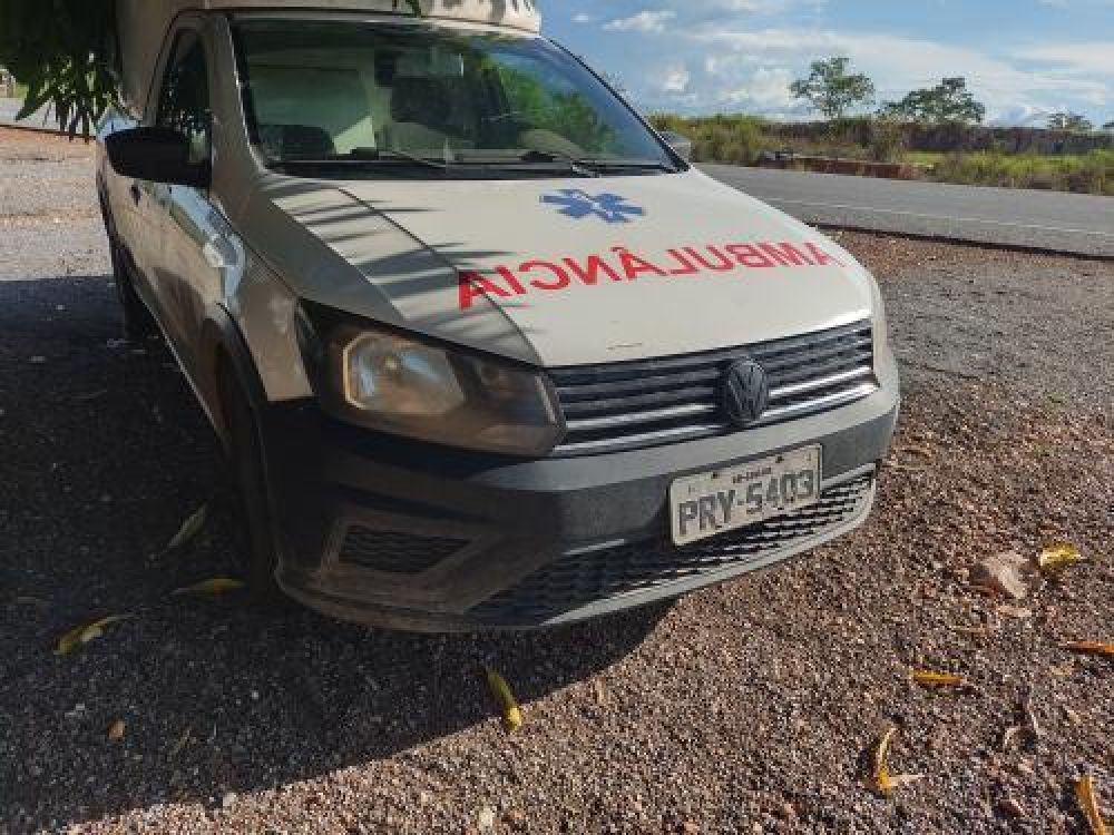 Ambul&acirc;ncia da Secretaria Municipal de Sa&uacute;de de Combinado &eacute; abandonada &agrave;s margens de rodovia no Tocantins &ndash; Foto: Reprodu&ccedil;&atilde;o / Ag&ecirc;ncia Tocantins