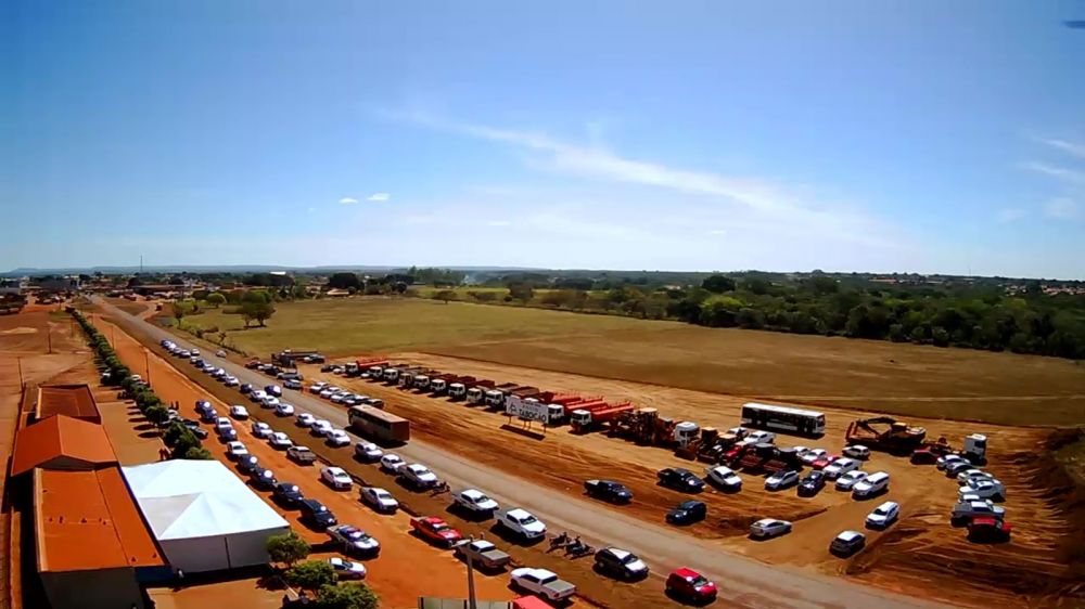 Vista a&eacute;rea do p&aacute;tio de triagem com as m&aacute;quinas da empresa vencedora da licita&ccedil;&atilde;o para in&iacute;cio das obras na Transcolinas &ndash; Foto: Alessandro Ferreira / Assessoria