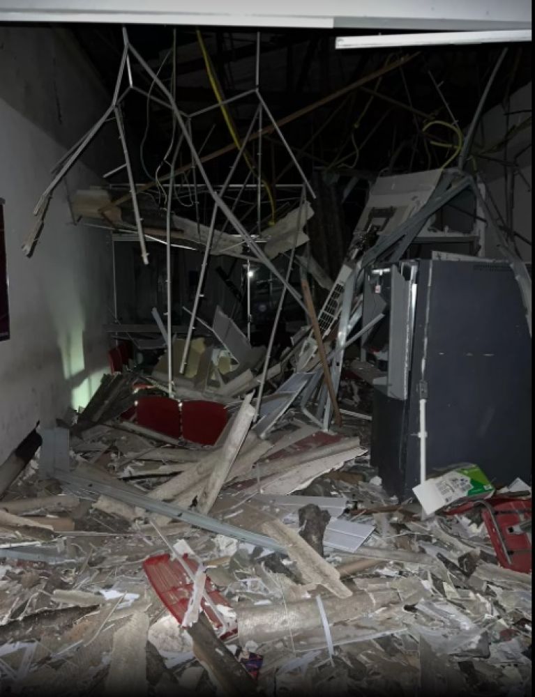 Ag&ecirc;ncia foi destru&iacute;da em Dois Irm&atilde;os &mdash; Foto: Divulga&ccedil;&atilde;o