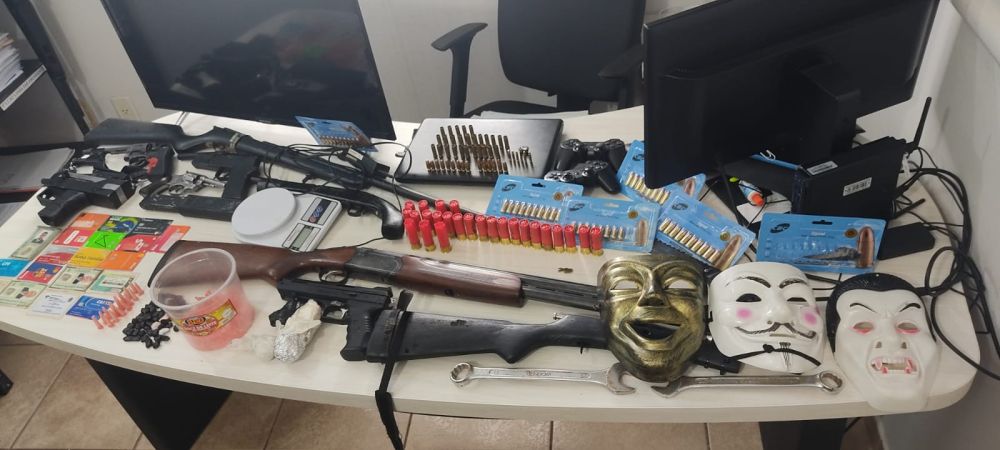 Objetos apreendidos durante a a&ccedil;&atilde;o. - Foto: Ascom 7&ordm; BPM