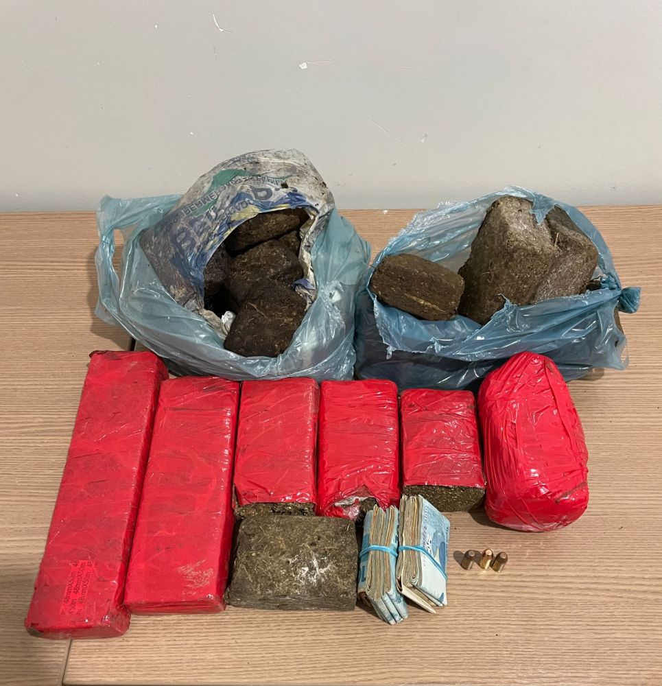 Cerca de 6kg da substancia an&aacute;loga &agrave; maconha e R$ 7 mil reais em esp&eacute;cie foram apreendidas na resid&ecirc;ncia do suspeito &ndash; Foto: Divulga&ccedil;&atilde;o / SSPTO