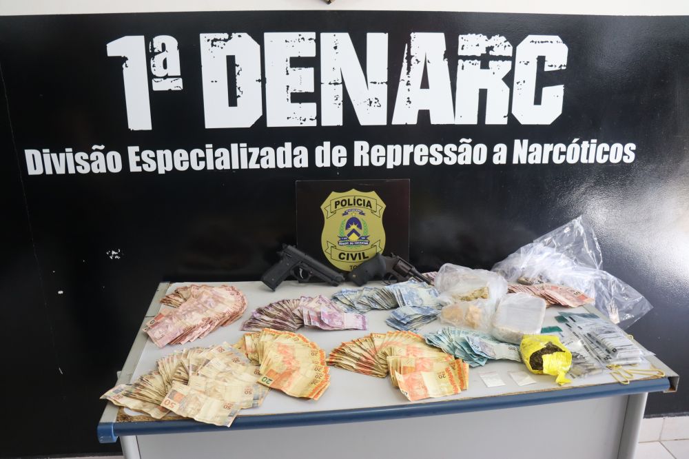 Cerca de R$10 mil em esp&eacute;cie e dois quilos de crack foram apreendidos durante a a&ccedil;&atilde;o da 1&ordf; Denarc Foto: Alessandro Ferreira / Ag&ecirc;ncia Tocantins