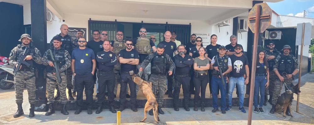 Dezenas de policiais civis e penais participaram da opera&ccedil;&atilde;o &mdash; Foto: Reprodu&ccedil;&atilde;o/Pol&iacute;cia Civil