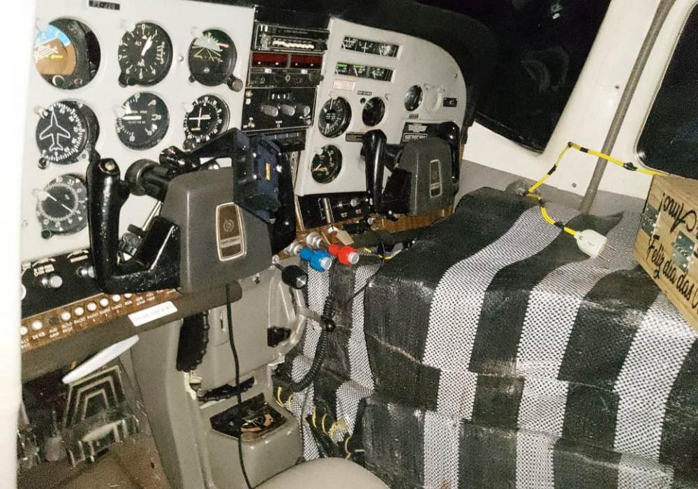 Cerca de 500 kg de drogas foram apreendidos pela Pol&iacute;cia Federal ap&oacute;s o polito do avi&atilde;o fazer um pouso for&ccedil;ado no munic&iacute;pio de Rio Sono &ndash; Foto: Reprodu&ccedil;&atilde;o / Ag&ecirc;ncia Tocantins