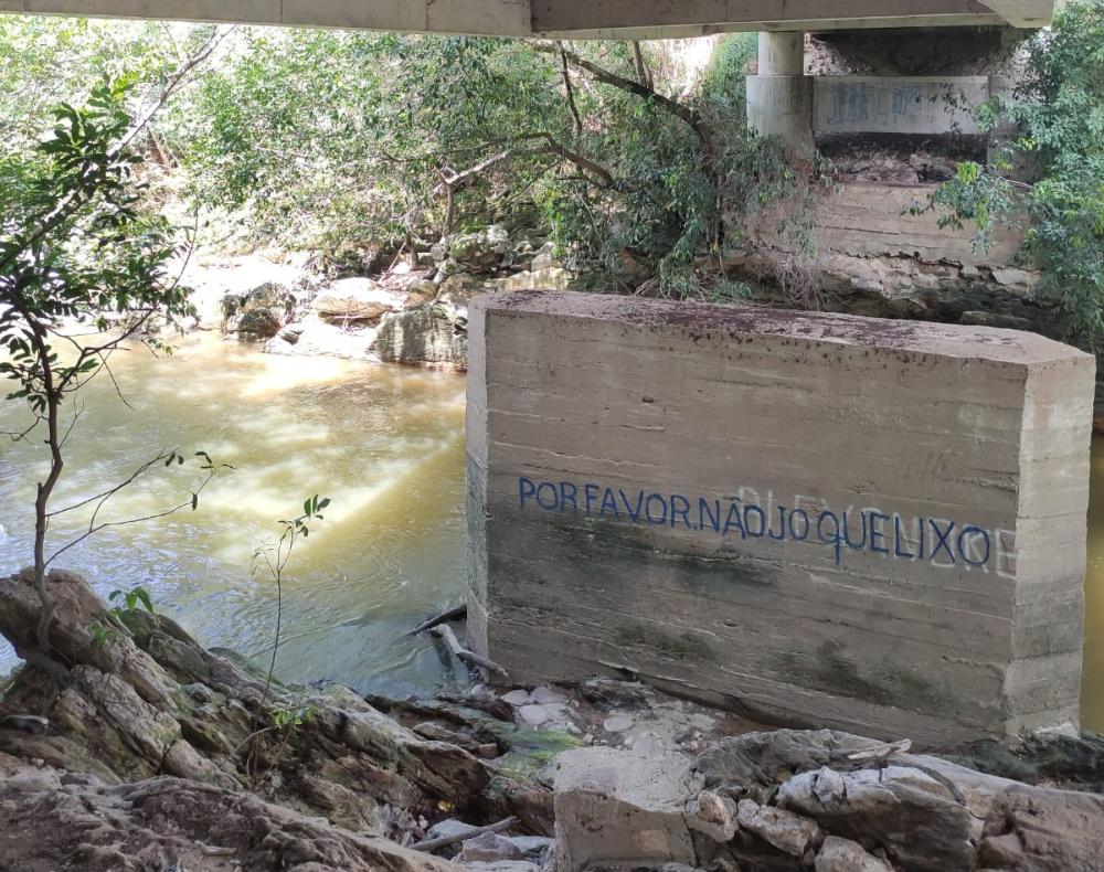 Ponte onde a v&iacute;tima foi encontrada ferida ap&oacute;s tentativa de latroc&iacute;nio &ndash; Foto: Divulga&ccedil;&atilde;o / PCTO