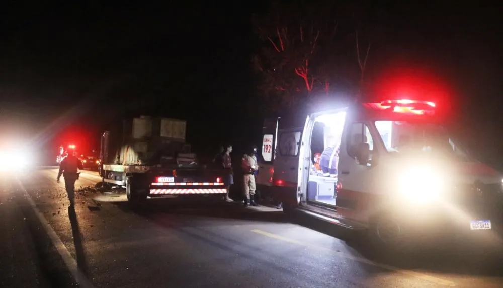 O motorista da caminhonete sofreu fratura e ferimentos pelo corpo, ele foi socorrido pelos profissionais do SAMU e levado para uma unidade de sa&uacute;de &ndash; Foto: Alessandro Ferreira / Ag&ecirc;ncia Tocantins