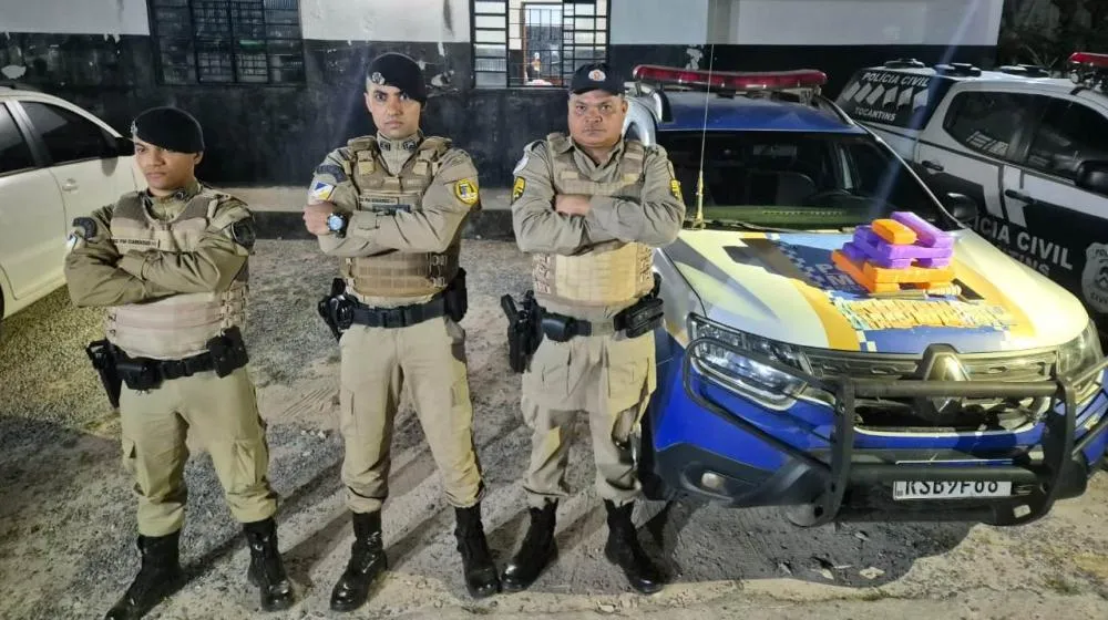 A a&ccedil;&atilde;o que resultou na pris&atilde;o do criminoso e na apreens&atilde;o da droga, foi realizada pelos policiais militares da 3&ordf; CIPM do 10&ordm; BPM &ndash; Foto: Ascom / 10&ordm; BPM