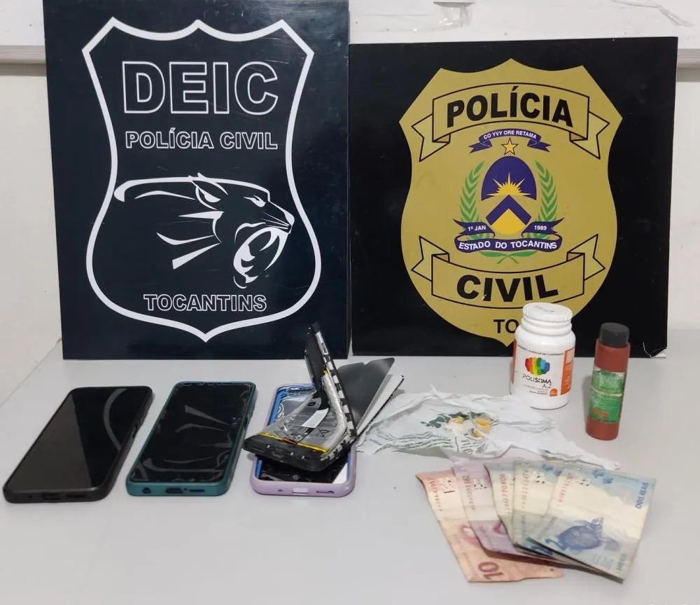 Droga e dinheiro apreendidos com o criminoso durante a abordagem dos policiais civis &ndash; Foto: Divulga&ccedil;&atilde;o / 5&ordf; Deic