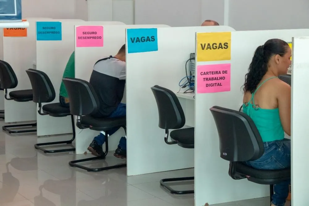 Al&eacute;m do atendimento presencial os trabalhadores interessados em concorrer &agrave;s vagas podem acessar o Aplicativo Sine F&aacute;cil. Foto - Carlessandro Souza / Governo do Tocantins