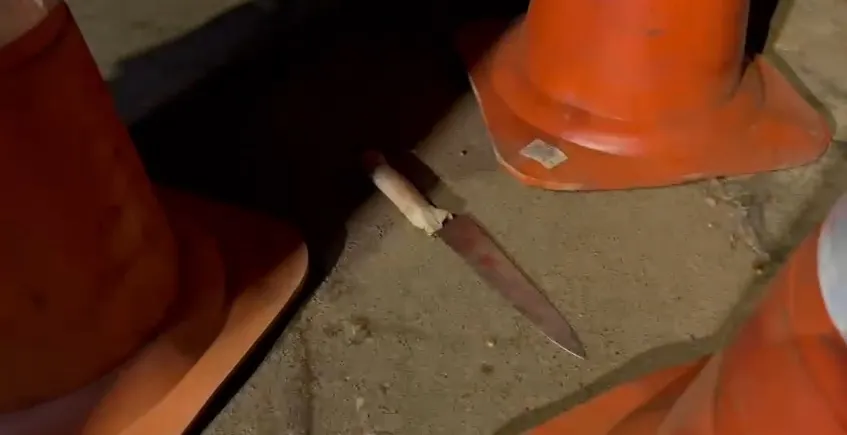 A faca usada no crime foi encontrada ca&iacute;da pr&oacute;ximo ao corpo da v&iacute;tima &ndash; Foto: Alessandro Ferreira / Ag&ecirc;ncia Tocantins