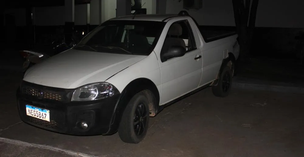 A droga estava sendo transportada em compartimentos ocultos de uma picape Fiat modelo Strada &ndash; Foto: Ivanilton / Impacto Tocantins