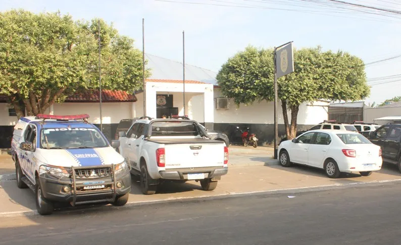 Os criminosos identificados como Sandro Silva Santos e Davi Lopes Pereira, confessaram a autoria do crime e foram levados para a Central de Flagrantes de Araguatins &ndash; Foto: Impacto Tocantins