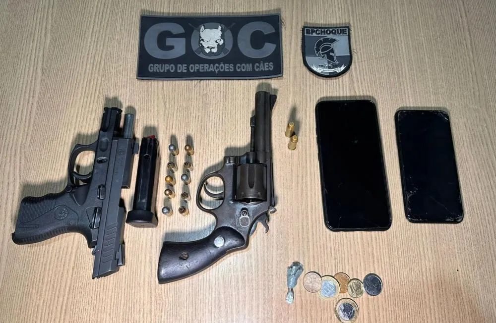 Armas de fogo, munições, aparelhos celular e moendas apreendidas com os suspeitos Foto: Alessandro Ferreira / Agência Tocantins