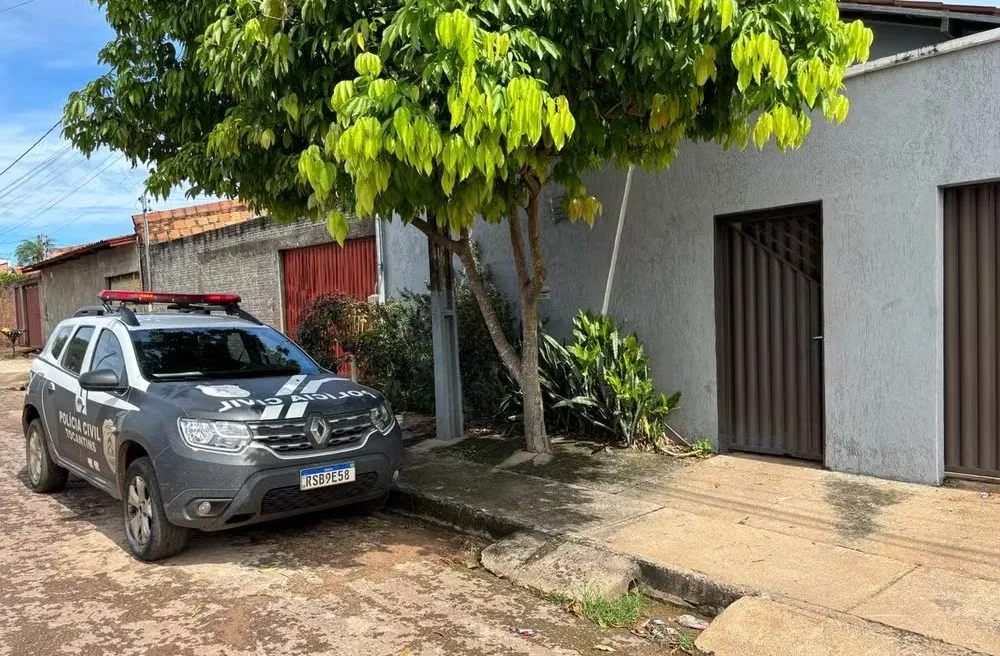 Mulher foi encontrada morta em casa abandonada em Gurupi &mdash; Foto: Reprodu&ccedil;&atilde;o/Pol&iacute;cia Civil