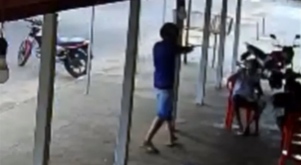 C&acirc;meras de seguran&ccedil;a registraram o momento que o menor foi executado a tiros &ndash; Foto: Reprodu&ccedil;&atilde;o / Ag&ecirc;ncia Tocantins