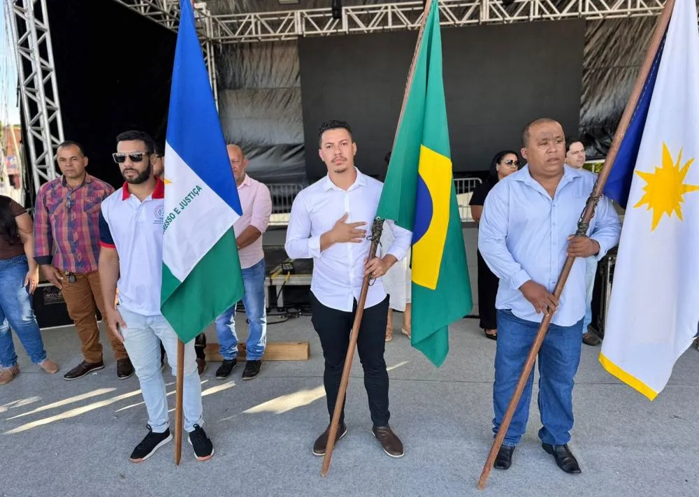Prefeito Dione do Pastel, junto com o presidente da C&acirc;mara vereador Eli Pereira de Morais e o diretor da escola municipal &ndash; Foto: Allessandro Ferreira / Ag&ecirc;ncia Tocantins