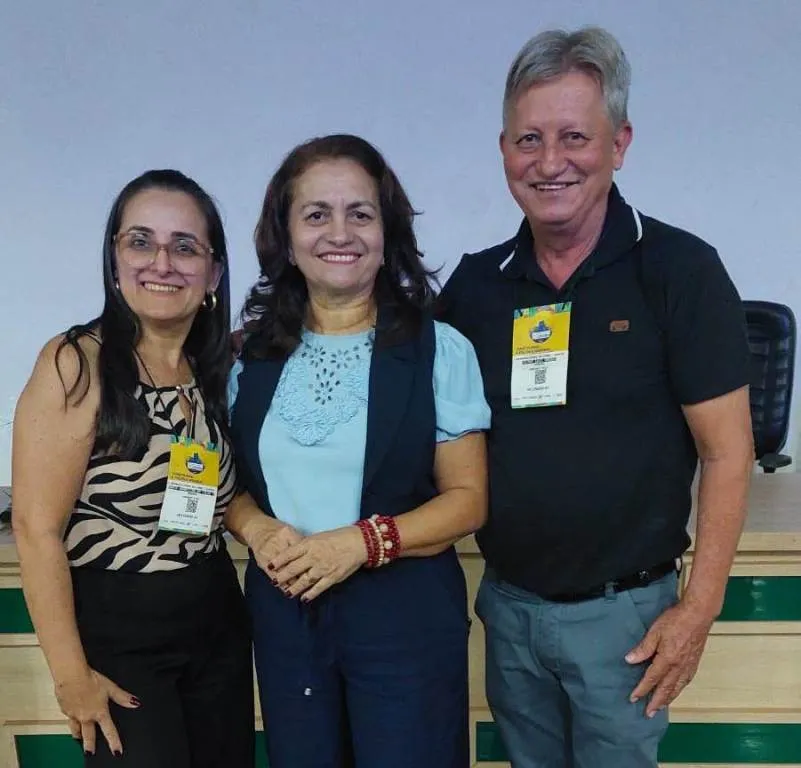 Gilmar Drebes, secret&aacute;rio municipal de Conv&ecirc;nios, Maria Aparecida, secret&aacute;ria de Administra&ccedil;&atilde;o, ao lado da coordenadora estadual da confer&ecirc;ncia, Maria de Jesus &ndash; Foto: Divulga&ccedil;&atilde;o / Assessoria