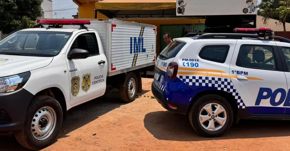 Ap&oacute;s a realiza&ccedil;&atilde;o da per&iacute;cia, o corpo foi levado para o IML &ndash; Foto: Allessandro Ferreira / Ag&ecirc;ncia Tocantins