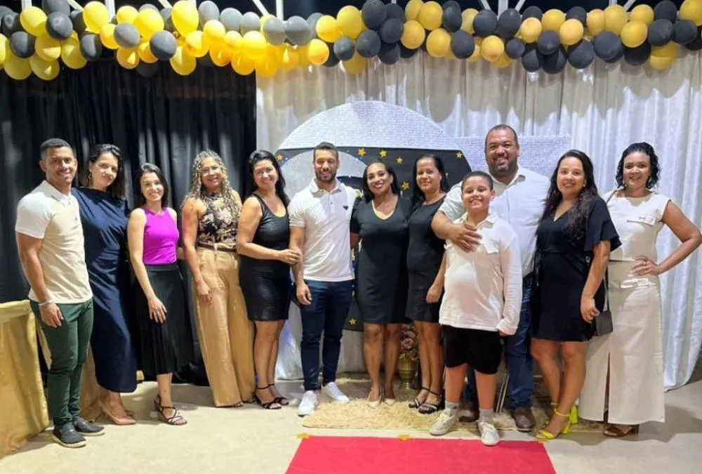 Noite de Aut&oacute;grafos transforma alunos do CMEB Mundo Feliz de Combinado em jovens autores &ndash; Foto: Divulga&ccedil;&atilde;o / Assessoria
