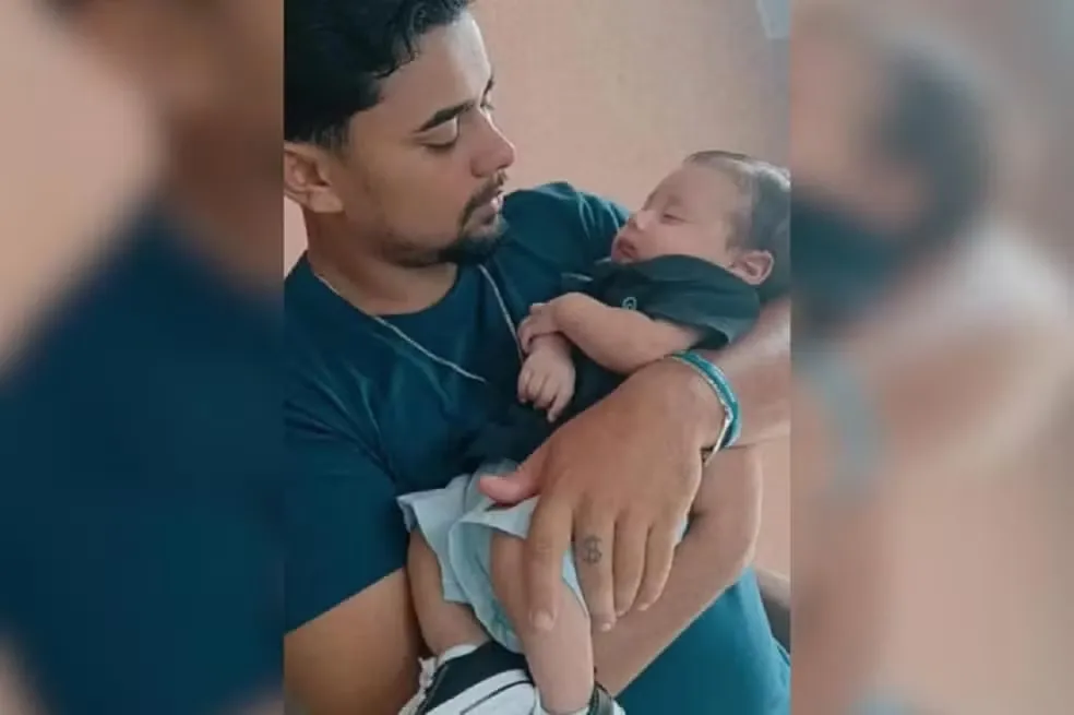 Caio Pinheiro Rocha, de 22 anos, e Pietro Gael Pinheiro Magalh&atilde;es, de dois meses &mdash; Foto: Caio Pinheiro Rocha/Instagram
