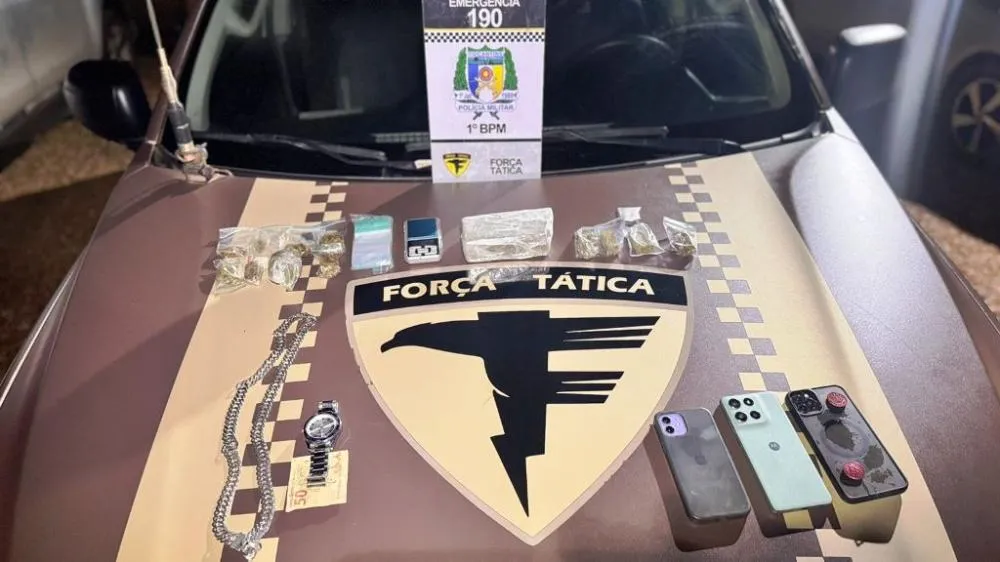 os policiais localizaram uma bolsa contendo por&ccedil;&otilde;es de subst&acirc;ncias entorpecentes an&aacute;logas &agrave; coca&iacute;na, &agrave; maconha e a uma droga sint&eacute;tica. - Foto: Allessandro Ferreira / Ag&ecirc;ncia Tocantins