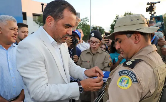Governador Wanderlei Barbosa entrega medalha de M&eacute;rito Policial Militar a policiais pelo desempenho de suas fun&ccedil;&otilde;es e atos de bravura - Antonio Gon&ccedil;alves/Governo do Tocantins