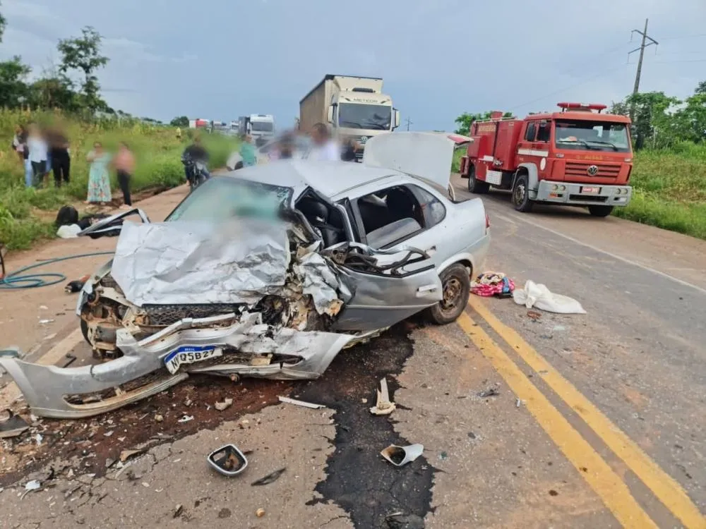 Situa&ccedil;&atilde;o dos ve&iacute;culos ap&oacute;s colis&atilde;o na BR-153, em Miranorte &mdash; Foto: Divulga&ccedil;&atilde;o/Bombeiros