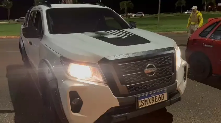 A caminhonete estava sendo conduzida por um pastor que se apresentou como servidor do gabinete da vereadora D&eacute;bora Guedes &ndash; Foto: Allessandro Ferreira / Ag&ecirc;ncia Tocantins