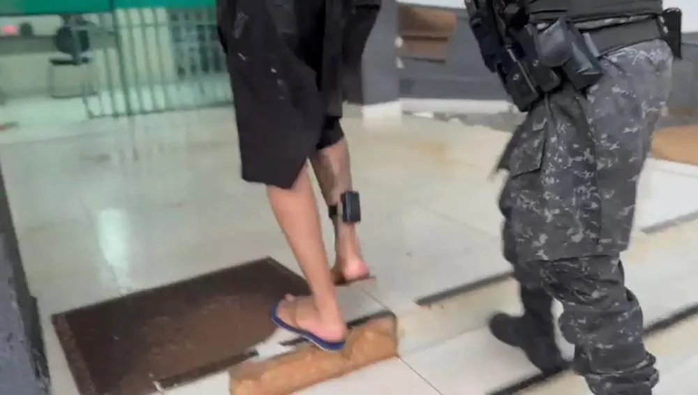 No momento da abordagem, Jo&atilde;o Paulo estava usando uma tornozeleira eletr&ocirc;nica &ndash; Foto: Allessandro Ferreira / Ag&ecirc;ncia Tocantins