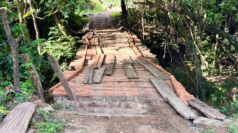 A&ccedil;&atilde;o conjunta de moradores e produtores recupera ponte no c&oacute;rrego Cana Brava, em Aurora do Tocantins &ndash; Foto: Allessandro Ferreira / Ag&ecirc;ncia Tocantins