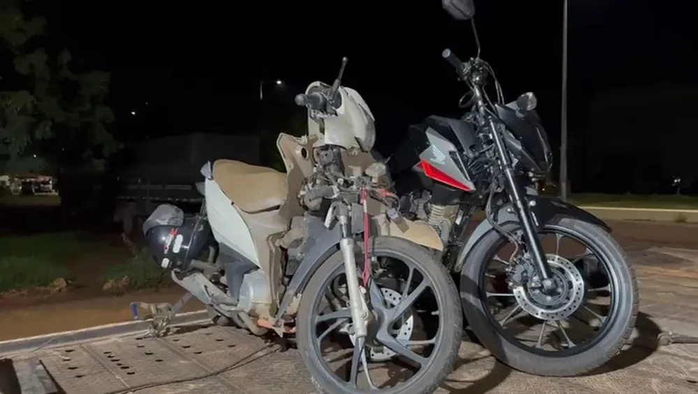 Com o impacto da batida, a motocicleta ficou com a parte frontal destru&iacute;da &ndash; Foto: Allessandro Ferreira / Ag&ecirc;ncia Tocantins