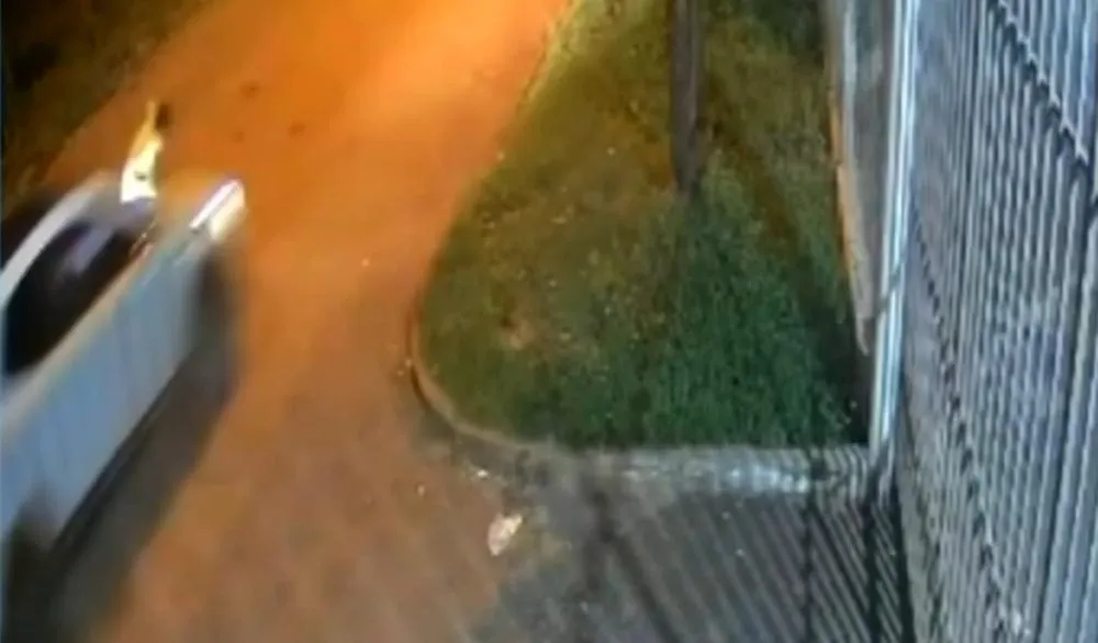 Adolescente &eacute; atropelado por carro ao atravessar rua em Palmas &mdash; Foto: Reprodu&ccedil;&atilde;o / Ag&ecirc;ncia Tocantins 