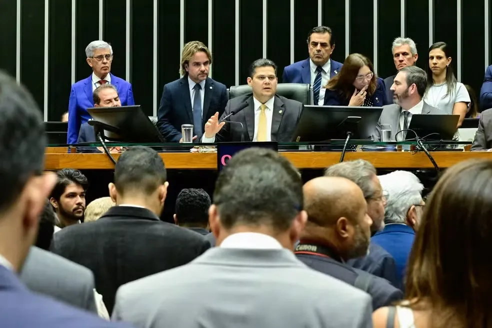 Plen&aacute;rio da C&acirc;mara dos Deputados durante sess&atilde;o conjunta do Congresso Nacional destinada &agrave; delibera&ccedil;&atilde;o do veto presidencial (VET 3/2026) ao projeto que trata da dosimetria das penas aplicadas aos condenados nos atos de 8 de janeiro de 2023. &mdash; Foto: Geraldo Magela/Ag&ecirc;ncia Senado