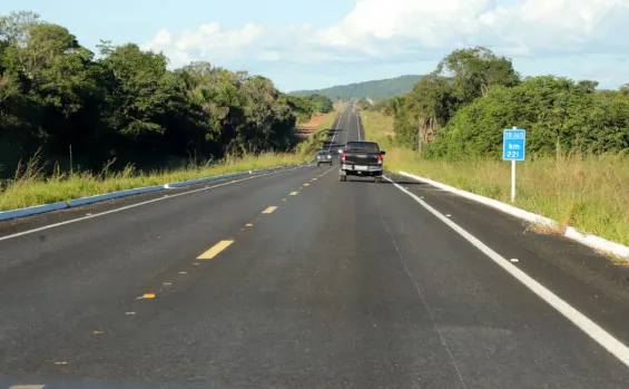 Durante a agenda em Gurupi, o governador Wanderlei Barbosa tamb&eacute;m vistoriou a pavimenta&ccedil;&atilde;o da TO-365, no trecho entre o entroncamento da BR-153 e o povoado Trevo da Praia, obra conclu&iacute;da pelo Governo do Tocantins &ndash; Foto: Aldemar Ribeiro/Governo do Tocantins