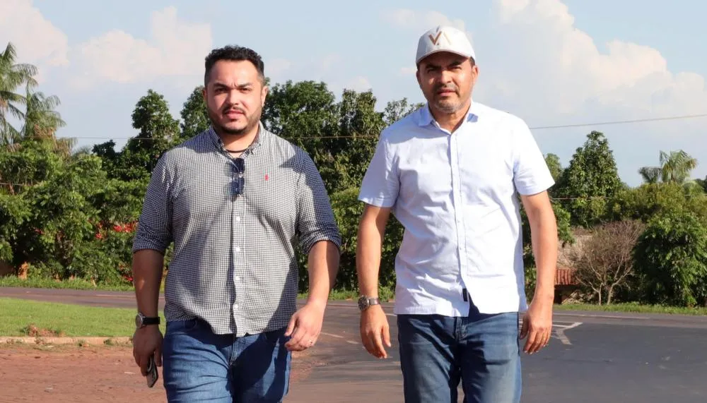 Governador Wanderlei Barbosa e o presidente da Ageto, T&uacute;lio Borges, acompanham a&ccedil;&otilde;es emergenciais para garantir mobilidade e manuten&ccedil;&atilde;o das rotas alternativas ap&oacute;s interdi&ccedil;&atilde;o da ponte entre Pedro Afonso e Tupirama (Foto: Ant&ocirc;nio Gon&ccedil;alves/Governo do Tocantins)
