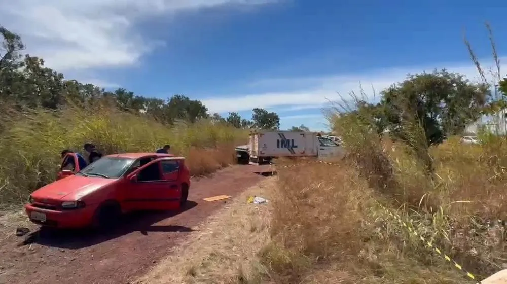 Os corpos foram removidos para a sede do IML pelo rabec&atilde;o da Pol&iacute;cia Civil &mdash; Foto: Allessandro Ferreira / Ag&ecirc;ncia Tocantins 