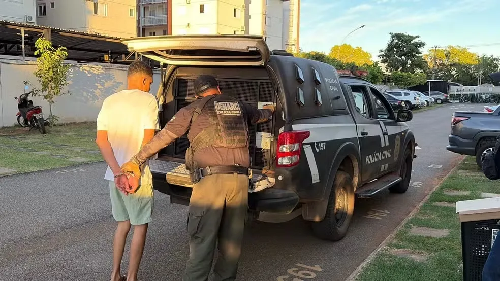 Homem &eacute; preso suspeito de tr&aacute;fico de drogas &mdash; Foto: Pol&iacute;cia Civil/Divulga&ccedil;&atilde;o