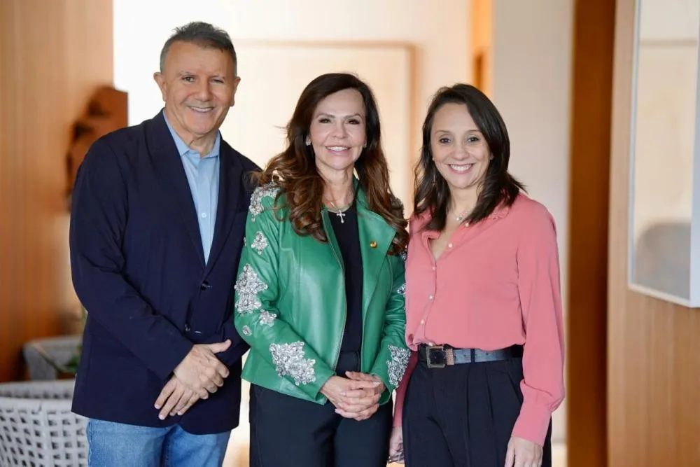 Eduardo Siqueira ao lado da senadora Dorinha e da presidente nacional do Podemos, Renata Abreu / Foto: Divulga&ccedil;&atilde;o