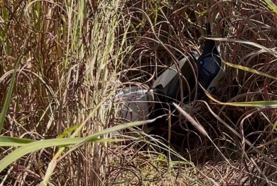 Motocicleta foi encontrada abandonada em uma &aacute;rea de mata pr&oacute;xima &agrave; quadra Arno 41 - Foto: Divulga&ccedil;&atilde;o / SSPTO