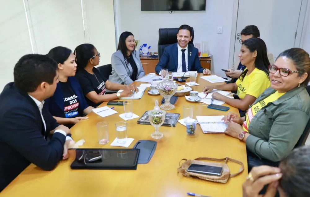 Secretário-chefe de gabinete do prefeito, Carlos Júnior durante reunião com representantes do Sintet – Regional Palmas – Foto: Flávio Cavalera