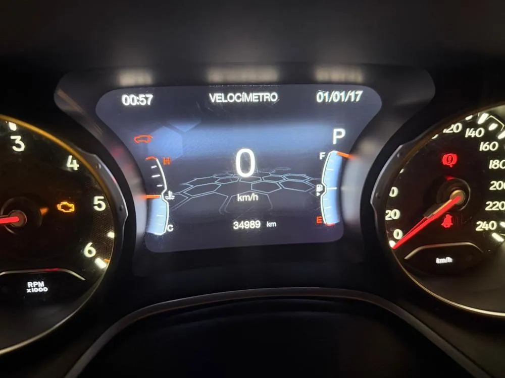 Combustível possivelmente adulterado causa pane em veículo e deixa mãe com três filhos no meio da rua em Palmas