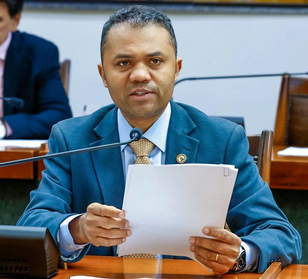 Deputado Moisemar Marinho durante sessão na plenário ALETO - Foto: Divulgação / Assessoria 