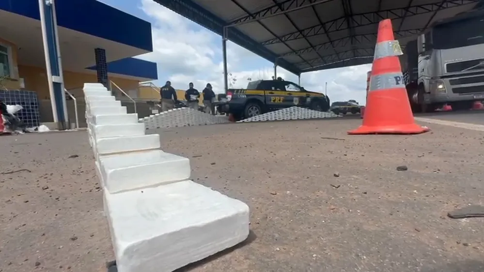 PRF apreende quase meia tonelada de cocaína dentro de caminhão na BR-153 - Foto: Geovanne Pereira / Fatos e Notícias 