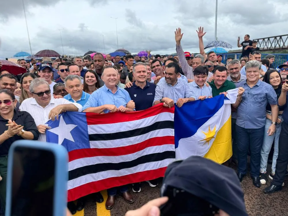 A obra, de responsabilidade do governo federal, restabelece uma ligação estratégica entre os dois estados e marca um momento simbólico de reconstrução e homenagem às vítimas da tragédia ocorrida em dezembro de 2024. - Foto: Allessandro Ferreira / Agência 