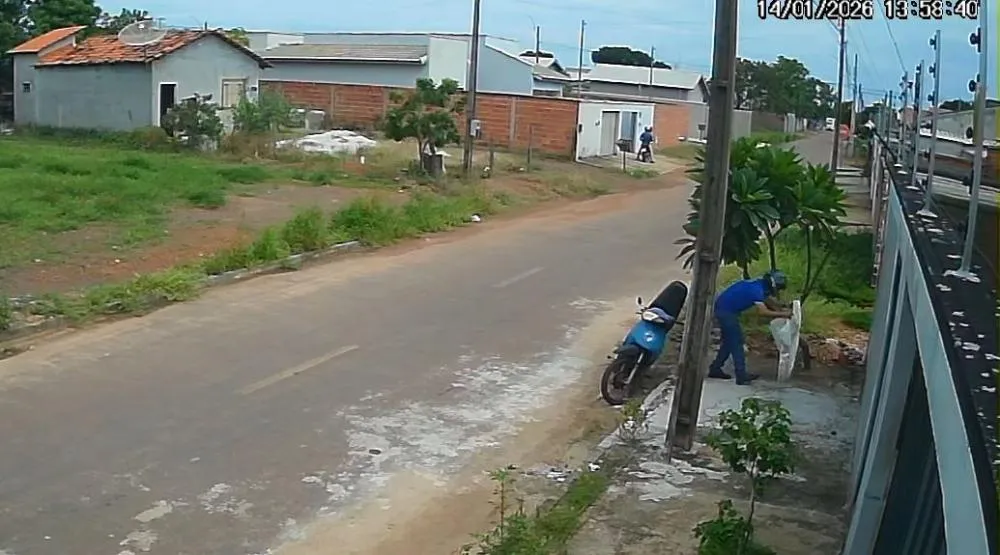 Crime de maus tratos a animais foi flagrado por câmera de segurança - Foto: Reprodução